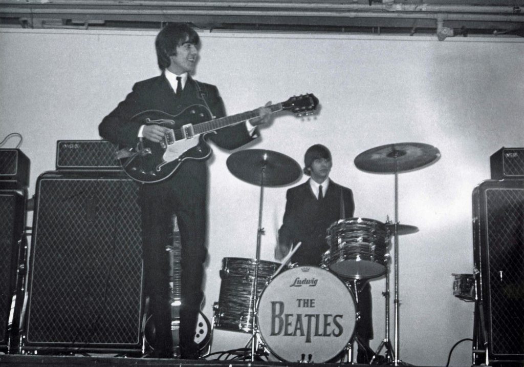 George_Harrison_and_Ringo_Starr,_King's_Hall,_Belfast_1964_(18226096790)