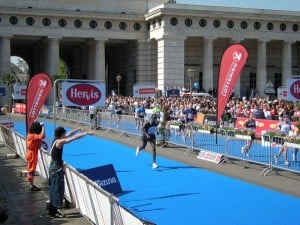 credit: Wolfgang H. Wögerer, Wien; http://commons.wikimedia.org/wiki/File:Vienna_City_Marathon_20090419_Evans-Kamromboi_Korimuk_KEN.jpg