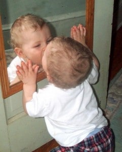 credit: http://commons.wikimedia.org/wiki/File:Mirror_baby.jpg